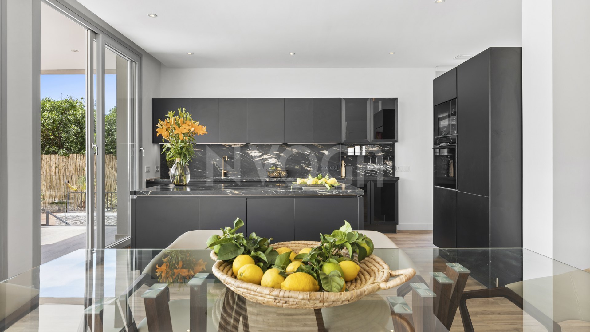 Villa exclusiva de nueva construcción en San Pedro de Alcántara, con diseño contemporáneo y acabados de alta calidad