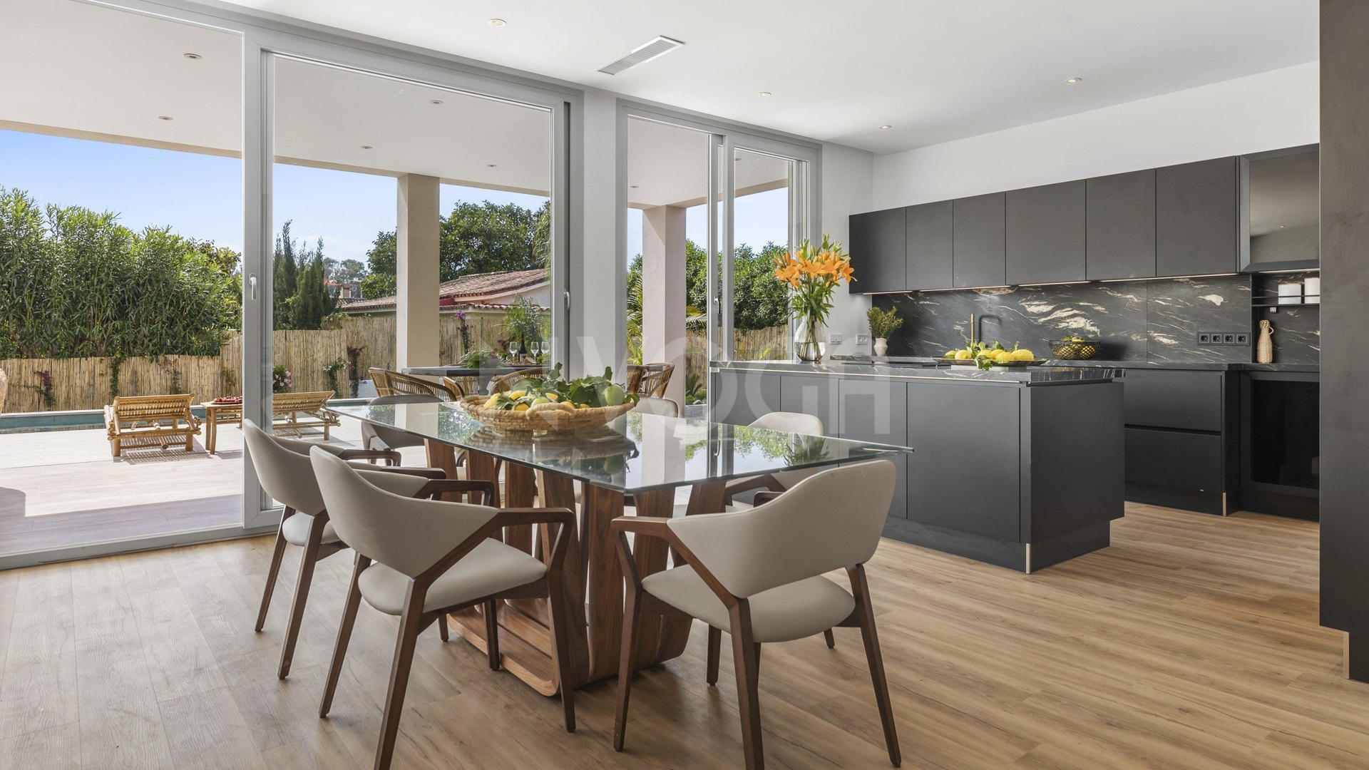 Villa exclusiva de nueva construcción en San Pedro de Alcántara, con diseño contemporáneo y acabados de alta calidad