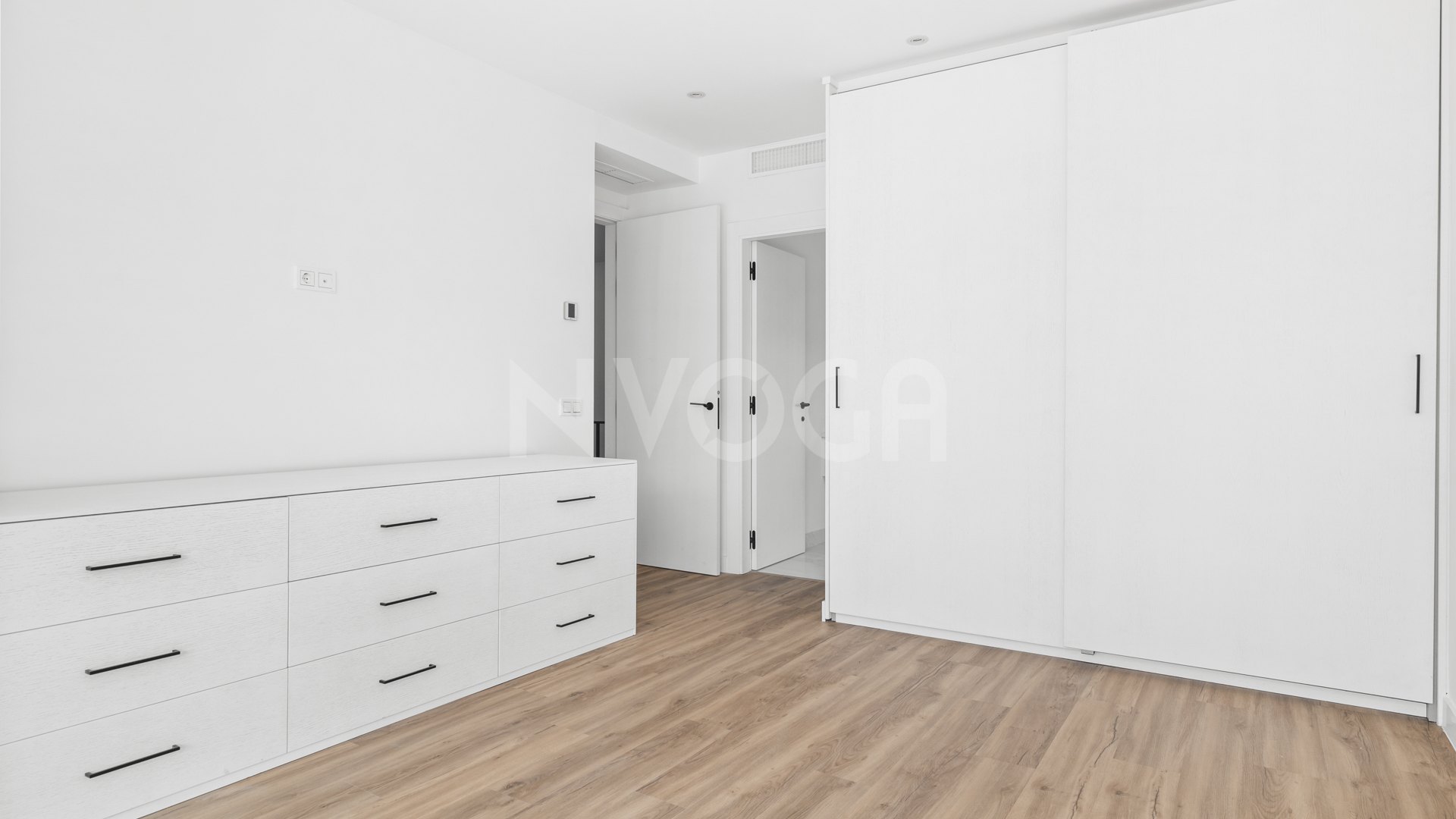 Villa exclusiva de nueva construcción en San Pedro de Alcántara, con diseño contemporáneo y acabados de alta calidad