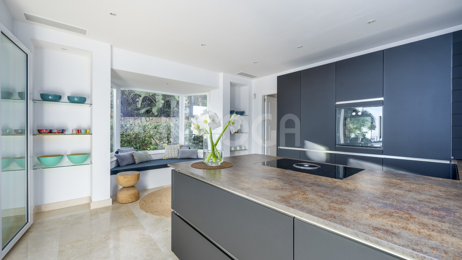 Impresionante villa con vistas al mar en Los Altos de Los Monteros, Marbella Este