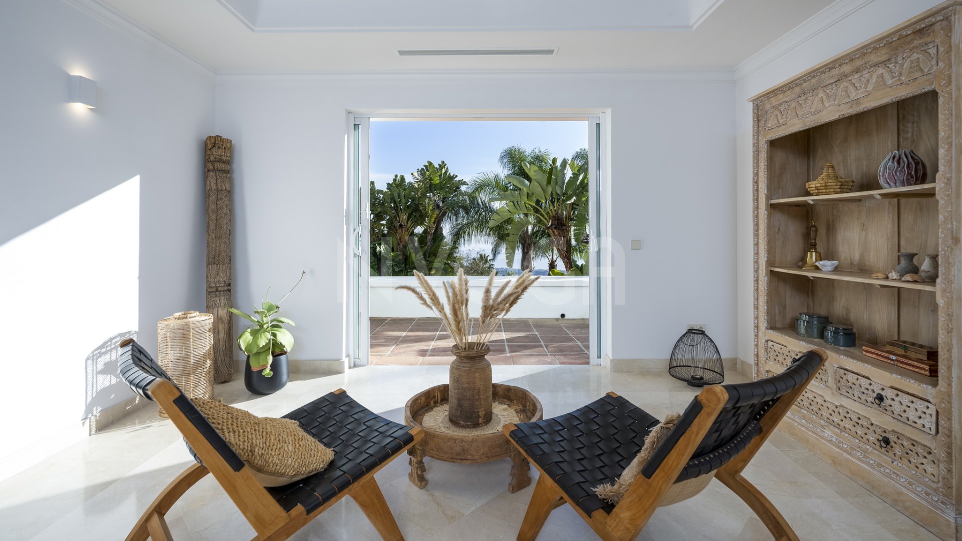 Impresionante villa con vistas al mar en Los Altos de Los Monteros, Marbella Este