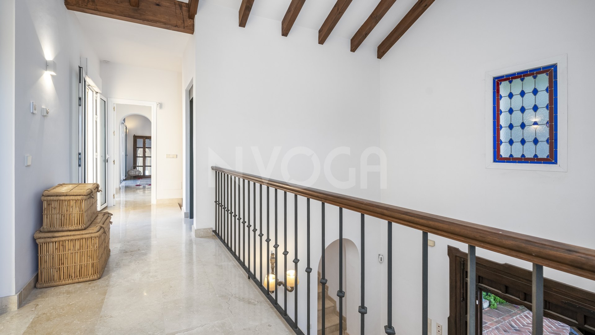 Impresionante villa con vistas al mar en Los Altos de Los Monteros, Marbella Este