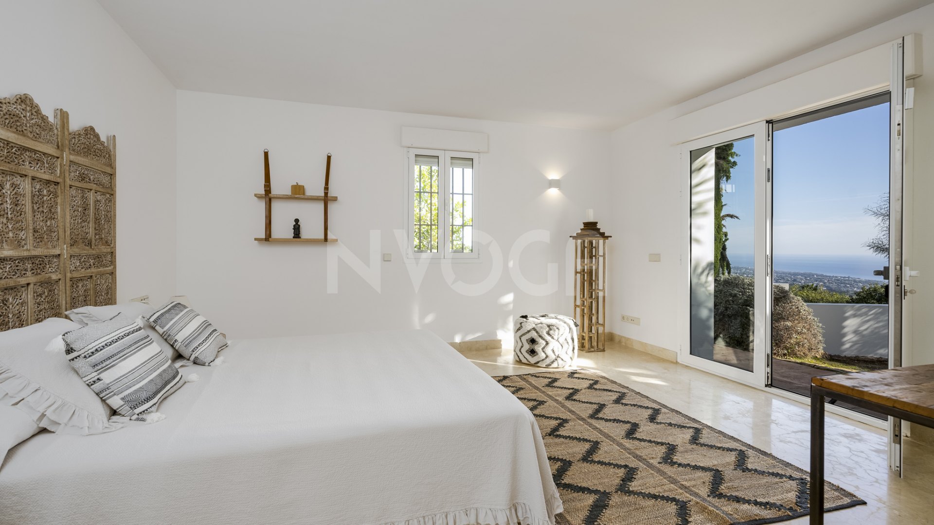 Impresionante villa con vistas al mar en Los Altos de Los Monteros, Marbella Este