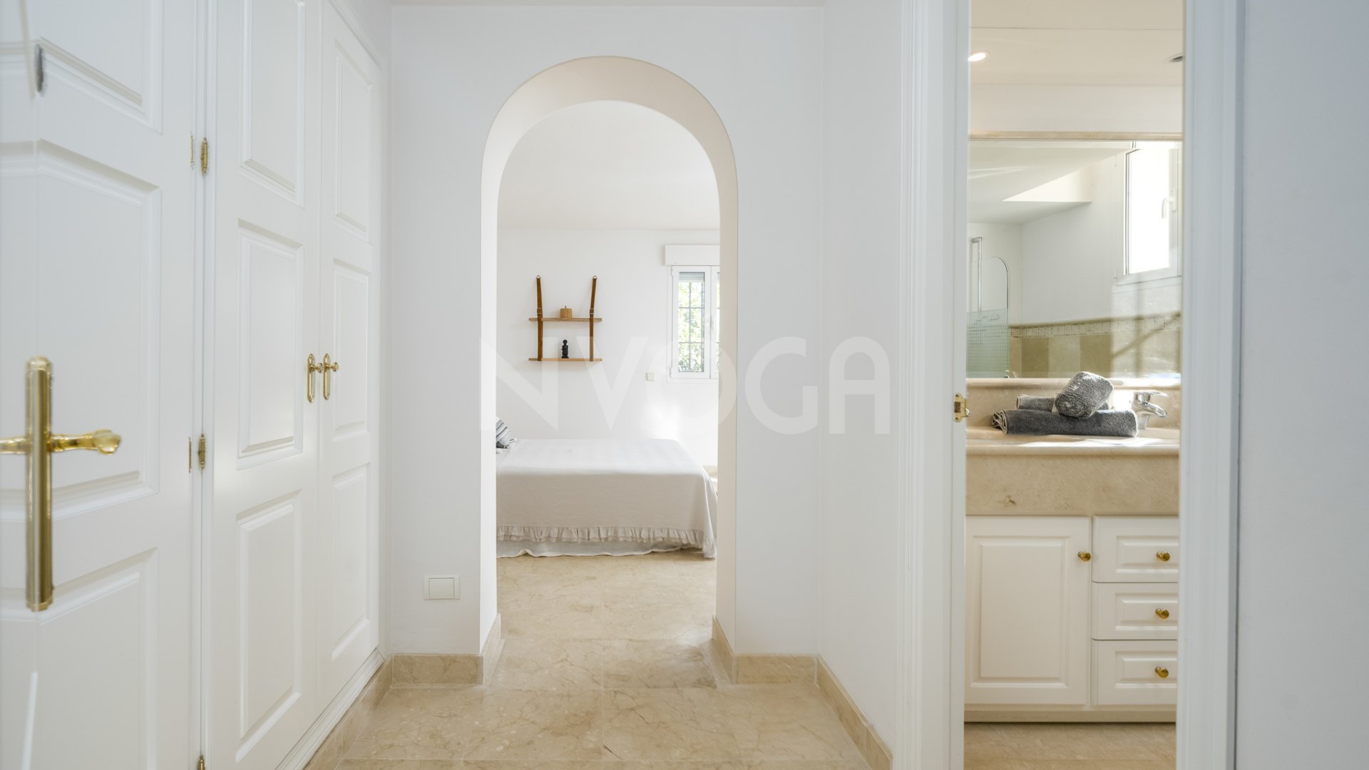 Impresionante villa con vistas al mar en Los Altos de Los Monteros, Marbella Este