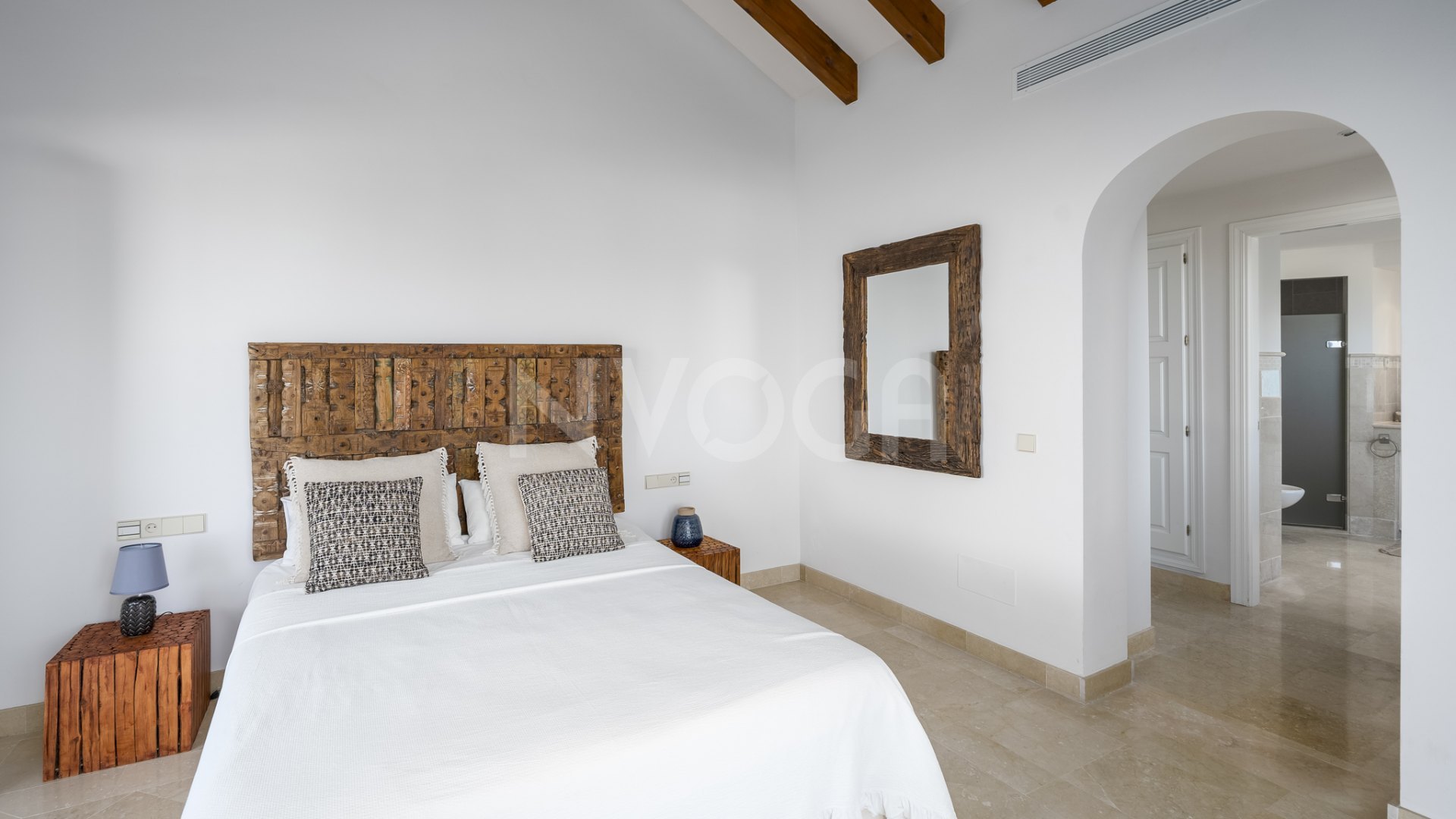 Impresionante villa con vistas al mar en Los Altos de Los Monteros, Marbella Este