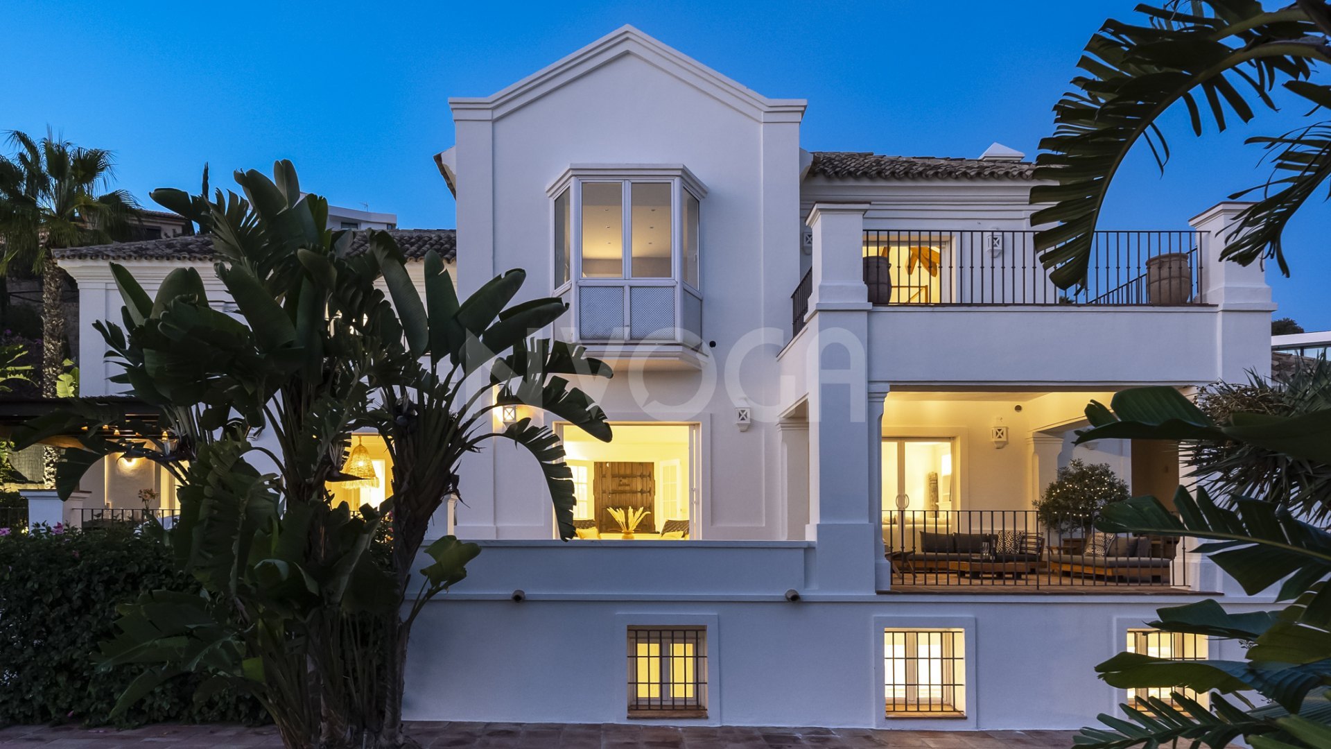 Impresionante villa con vistas al mar en Los Altos de Los Monteros, Marbella Este