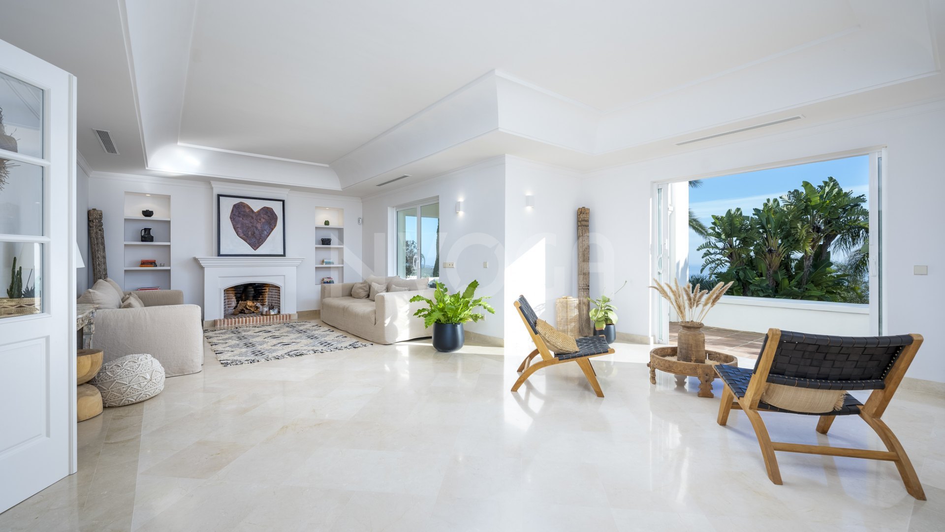 Impresionante villa con vistas al mar en Los Altos de Los Monteros, Marbella Este