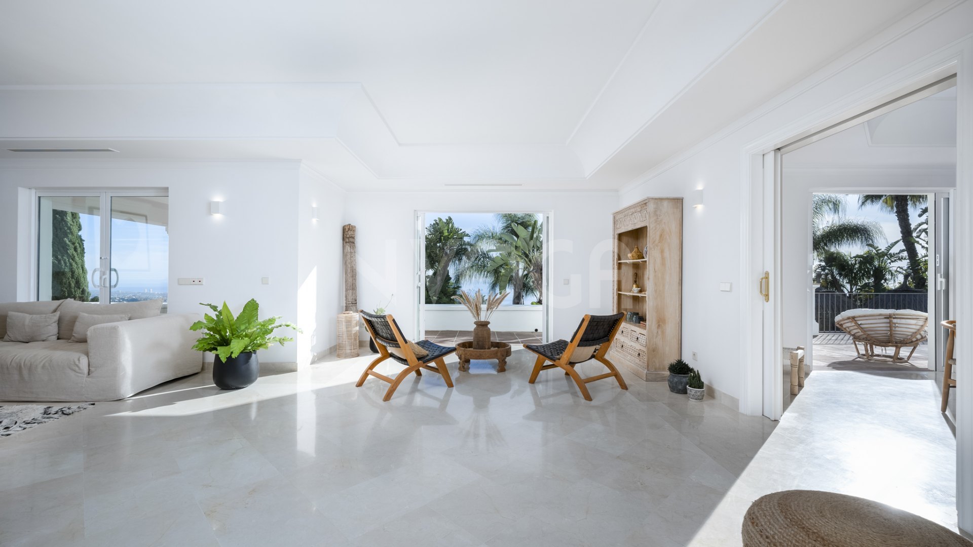 Impresionante villa con vistas al mar en Los Altos de Los Monteros, Marbella Este