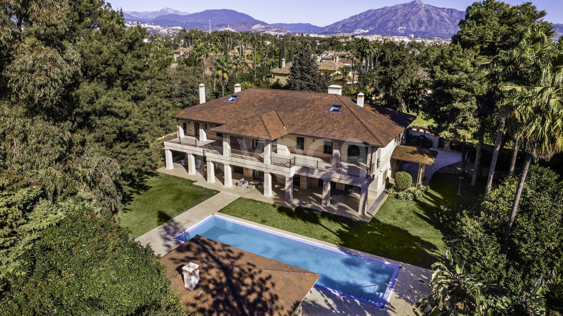 Preciosa villa de lujo con vistas panorámicas en Guadalmina Baja, San Pedro