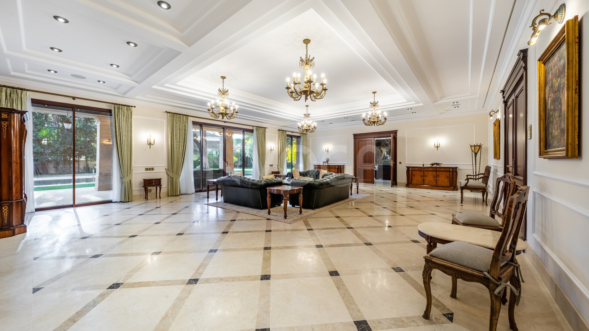 Preciosa villa de lujo con vistas panorámicas en Guadalmina Baja, San Pedro