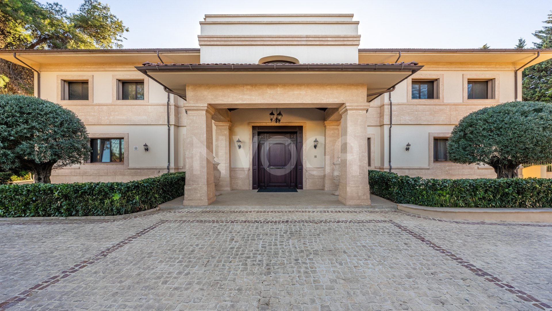 Preciosa villa de lujo con vistas panorámicas en Guadalmina Baja, San Pedro