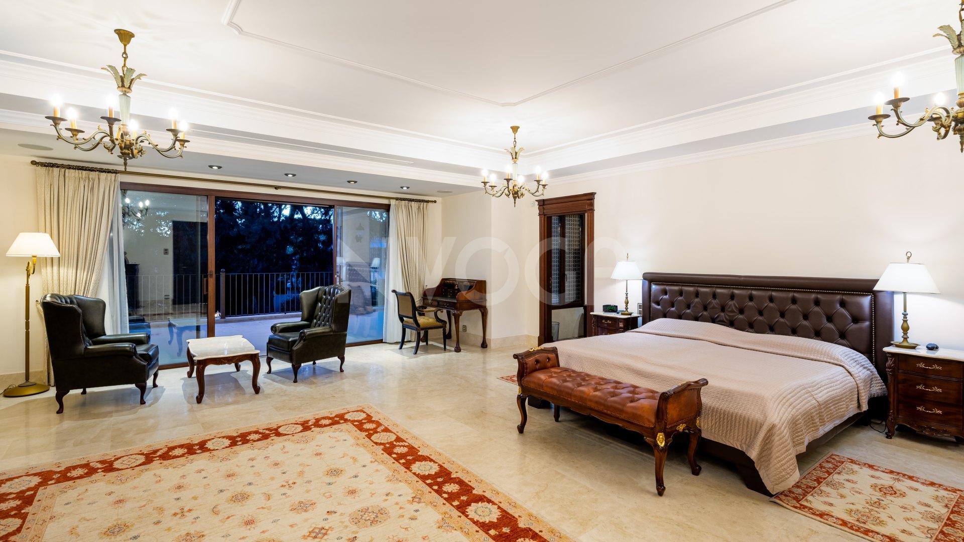 Preciosa villa de lujo con vistas panorámicas en Guadalmina Baja, San Pedro