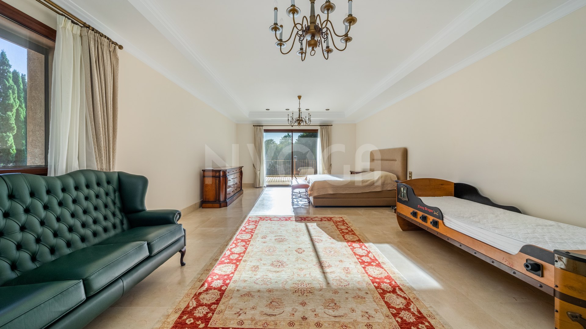 Preciosa villa de lujo con vistas panorámicas en Guadalmina Baja, San Pedro