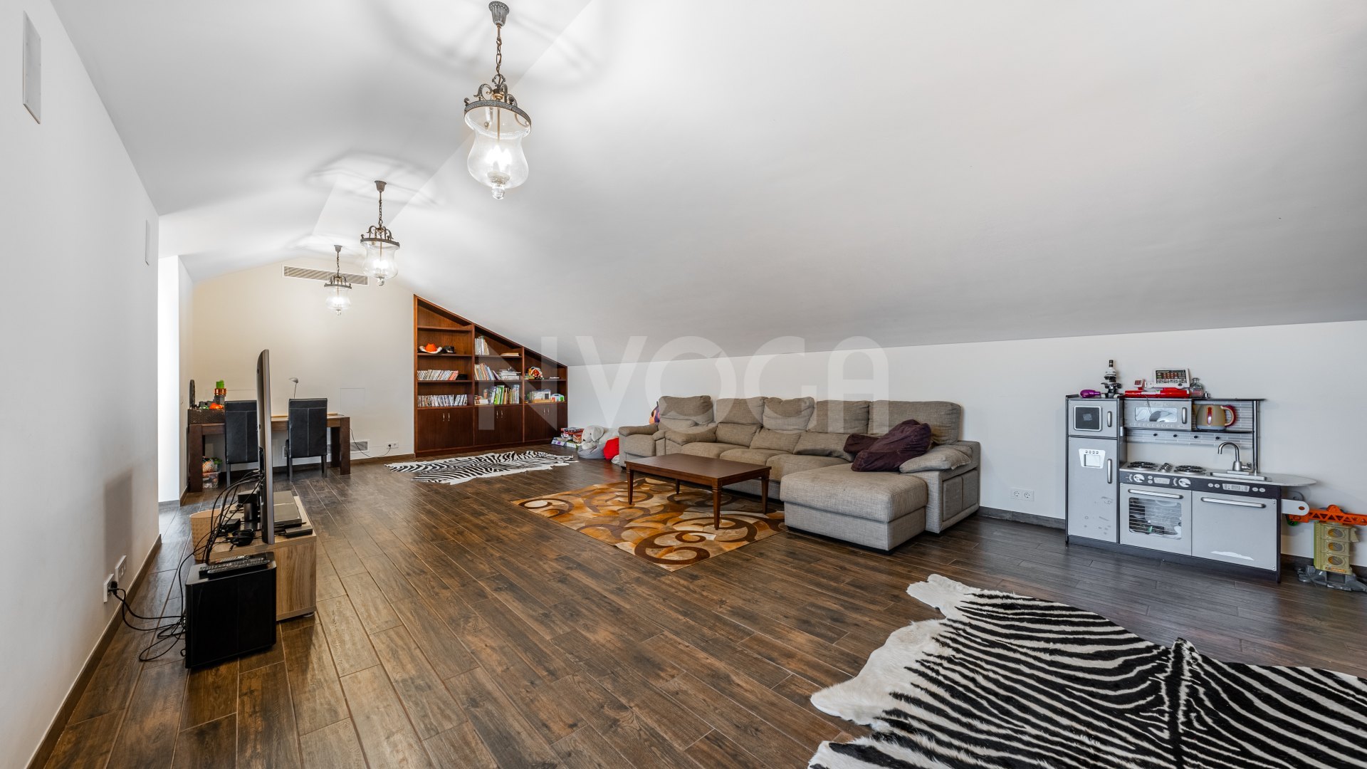 Preciosa villa de lujo con vistas panorámicas en Guadalmina Baja, San Pedro