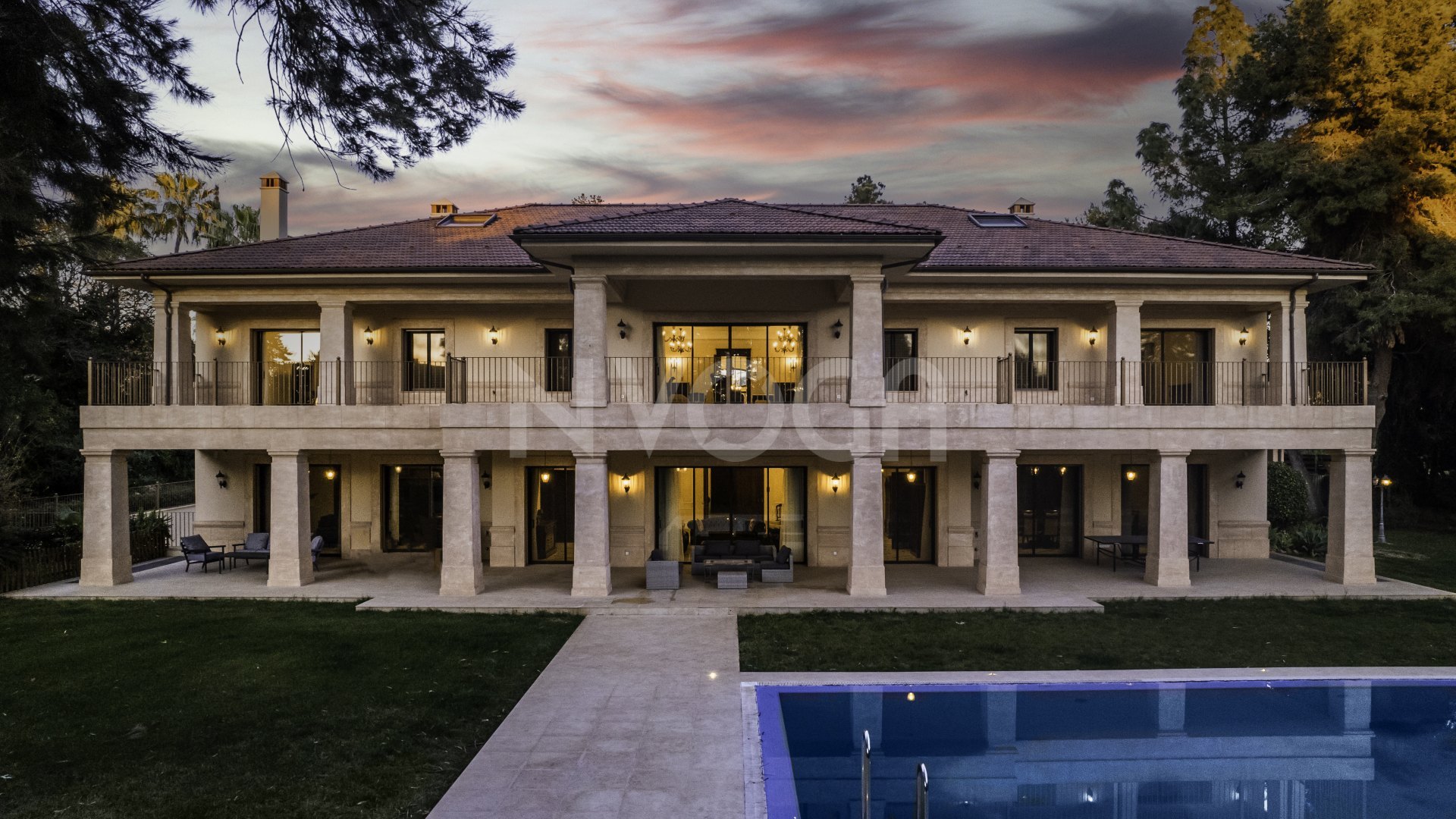 Preciosa villa de lujo con vistas panorámicas en Guadalmina Baja, San Pedro