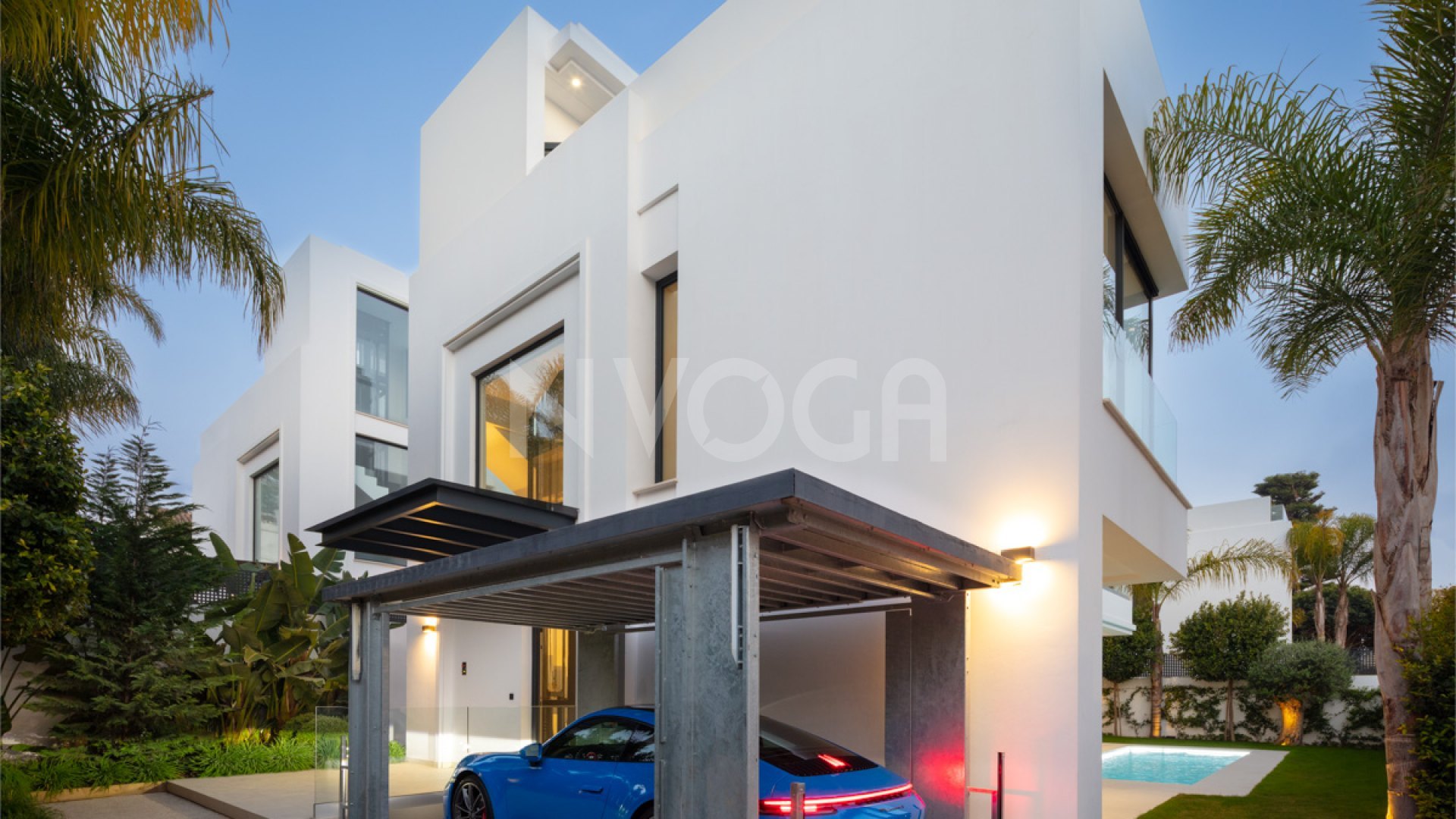 Impressive beachside villa in Rio Verde Playa, Marbella Golden Mile
