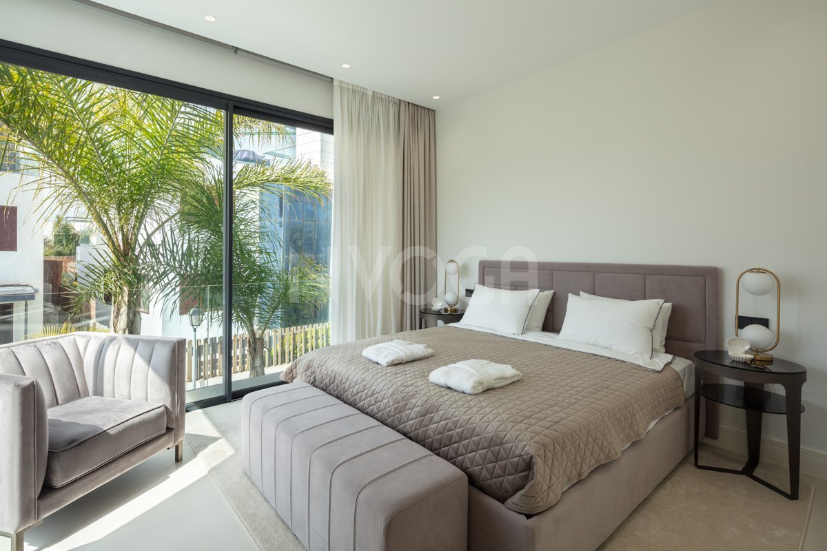Impressive beachside villa in Rio Verde Playa, Marbella Golden Mile
