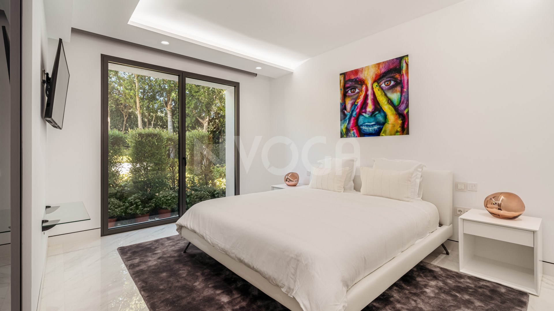 Fantastic beachfront apartment in Emare, Estepona