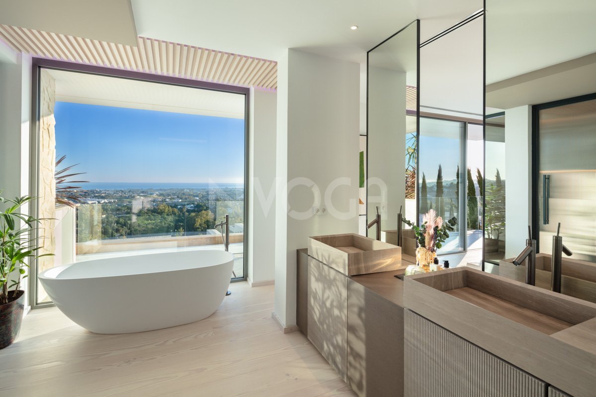 Magnificent luxury house for sale with modern design in Benahavis.