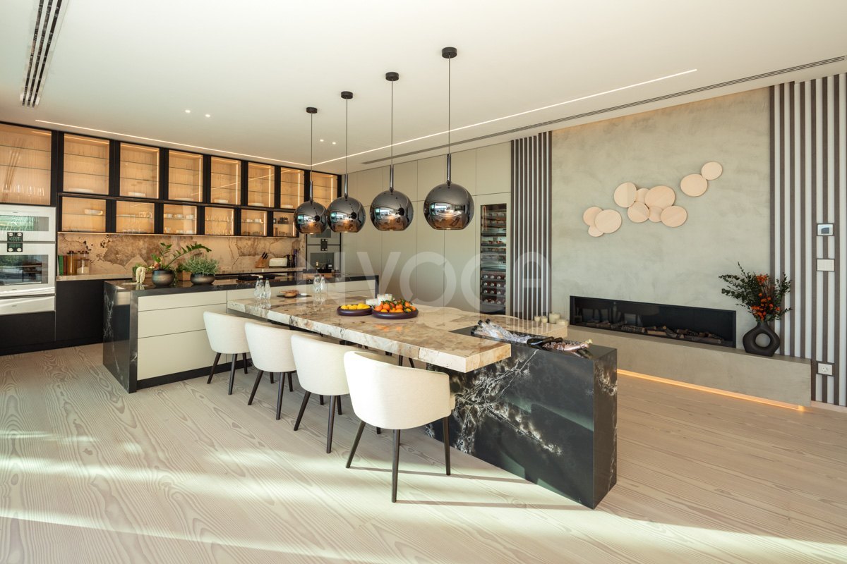 Magnificent luxury house for sale with modern design in Benahavis.