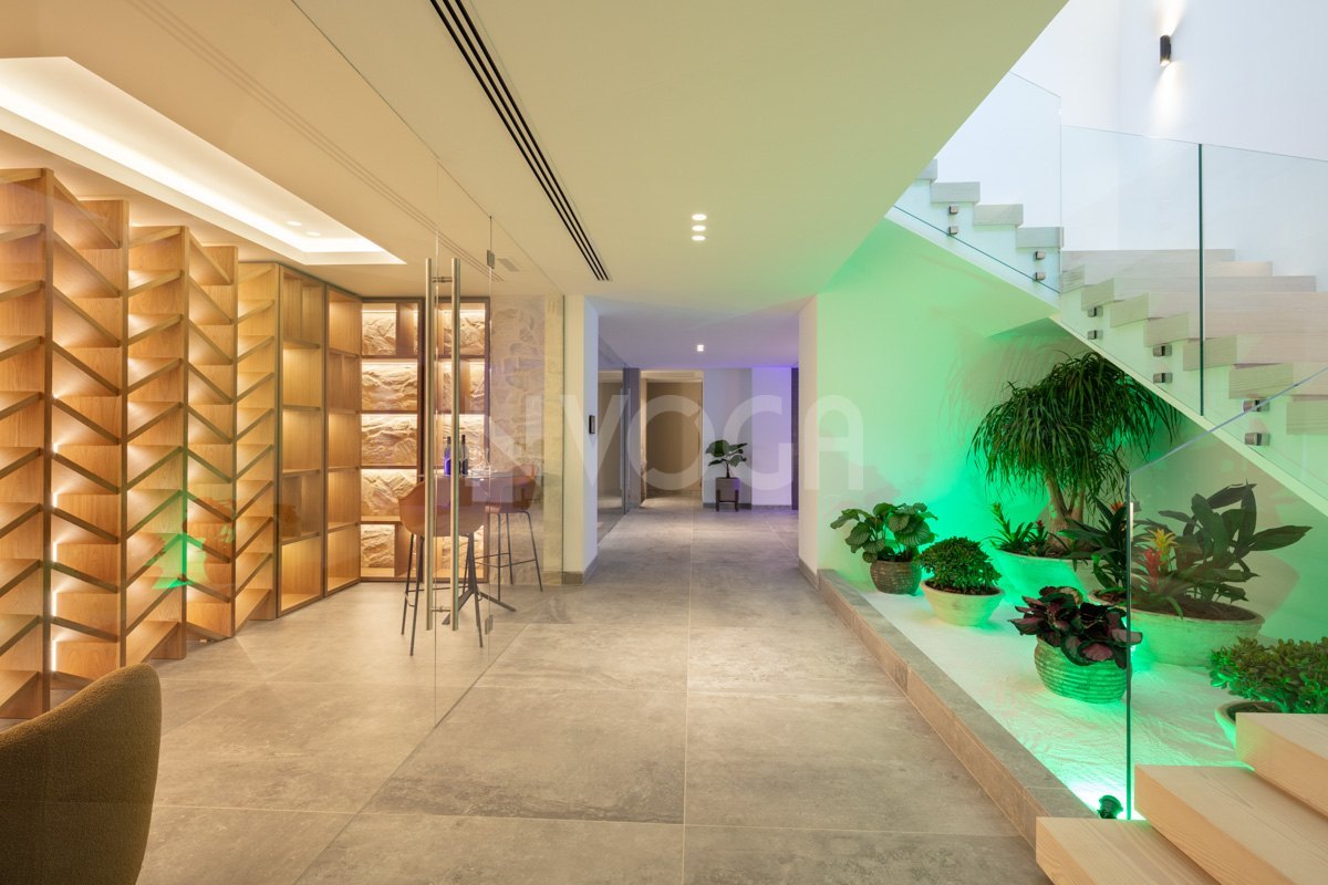 Magnificent luxury house for sale with modern design in Benahavis.
