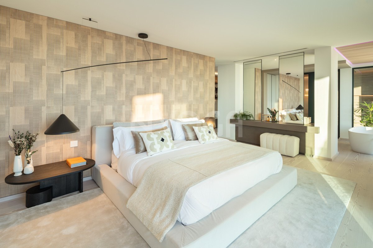 Magnificent luxury house for sale with modern design in Benahavis.