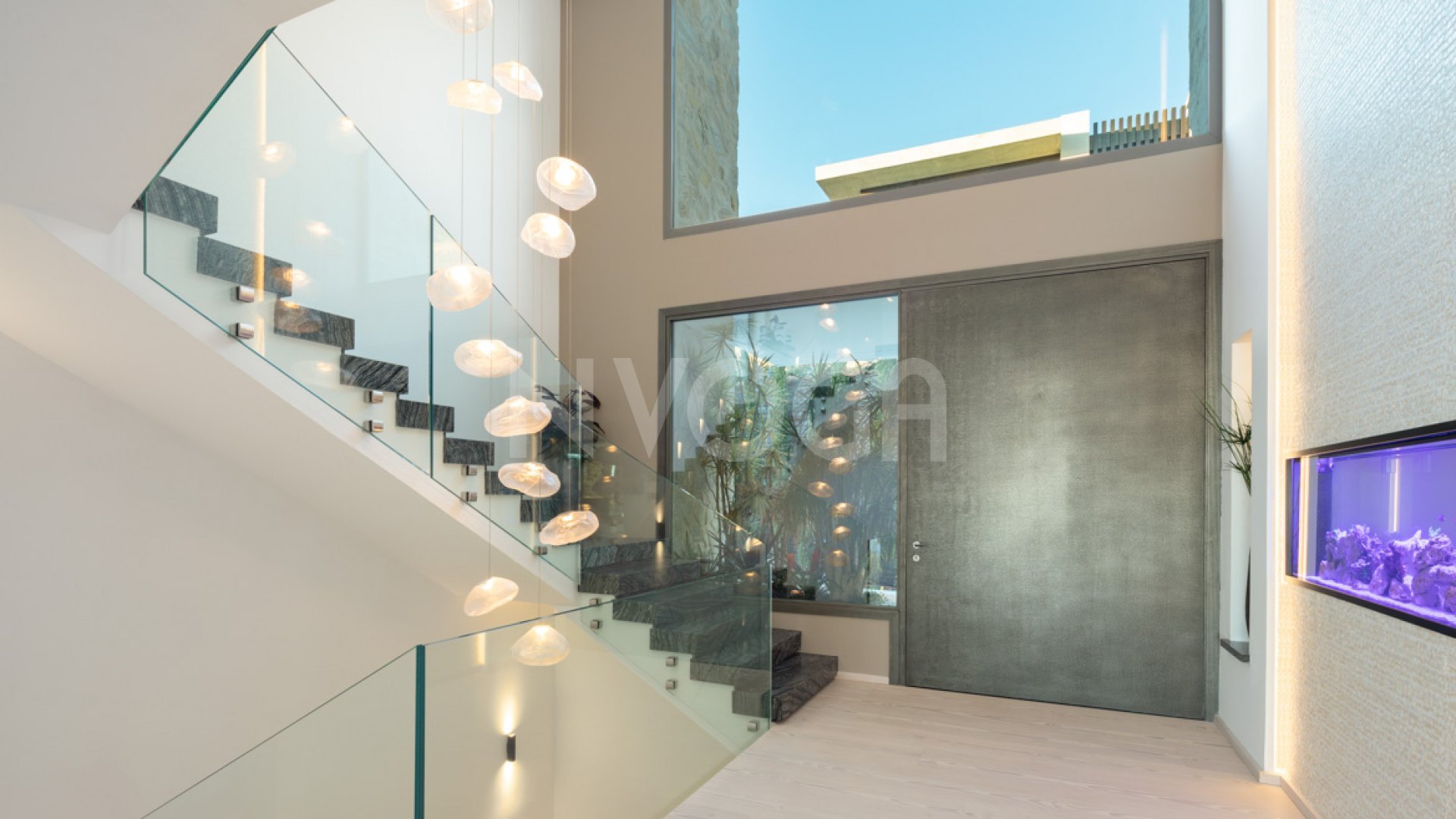 Magnificent luxury house for sale with modern design in Benahavis.