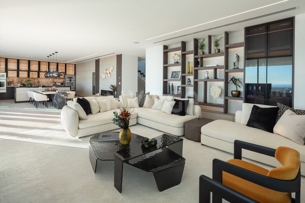 Magnificent luxury house for sale with modern design in Benahavis.