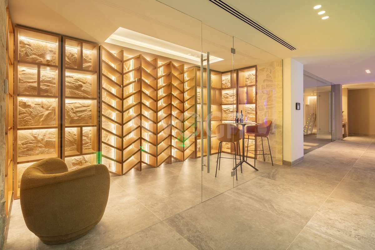 Magnificent luxury house for sale with modern design in Benahavis.