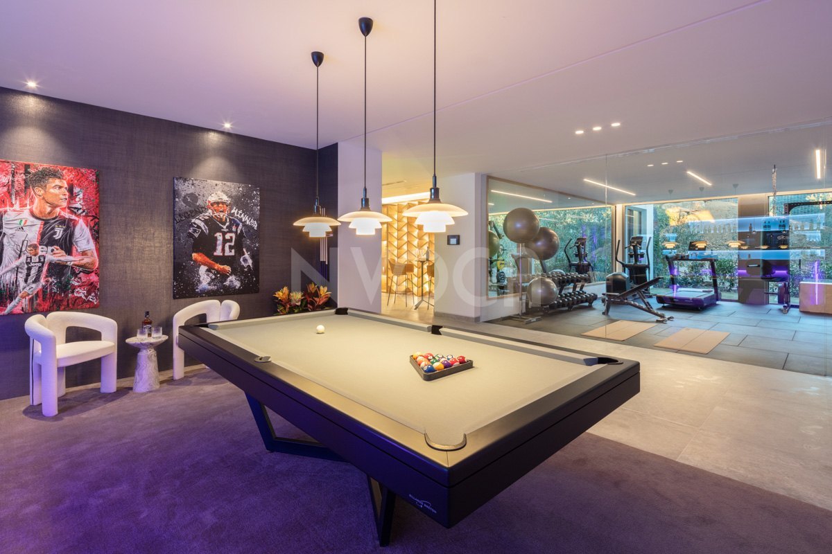 Magnificent luxury house for sale with modern design in Benahavis.