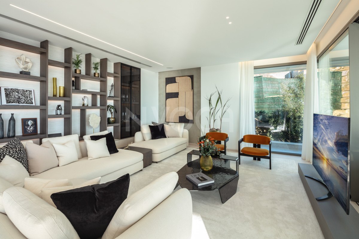 Magnificent luxury house for sale with modern design in Benahavis.