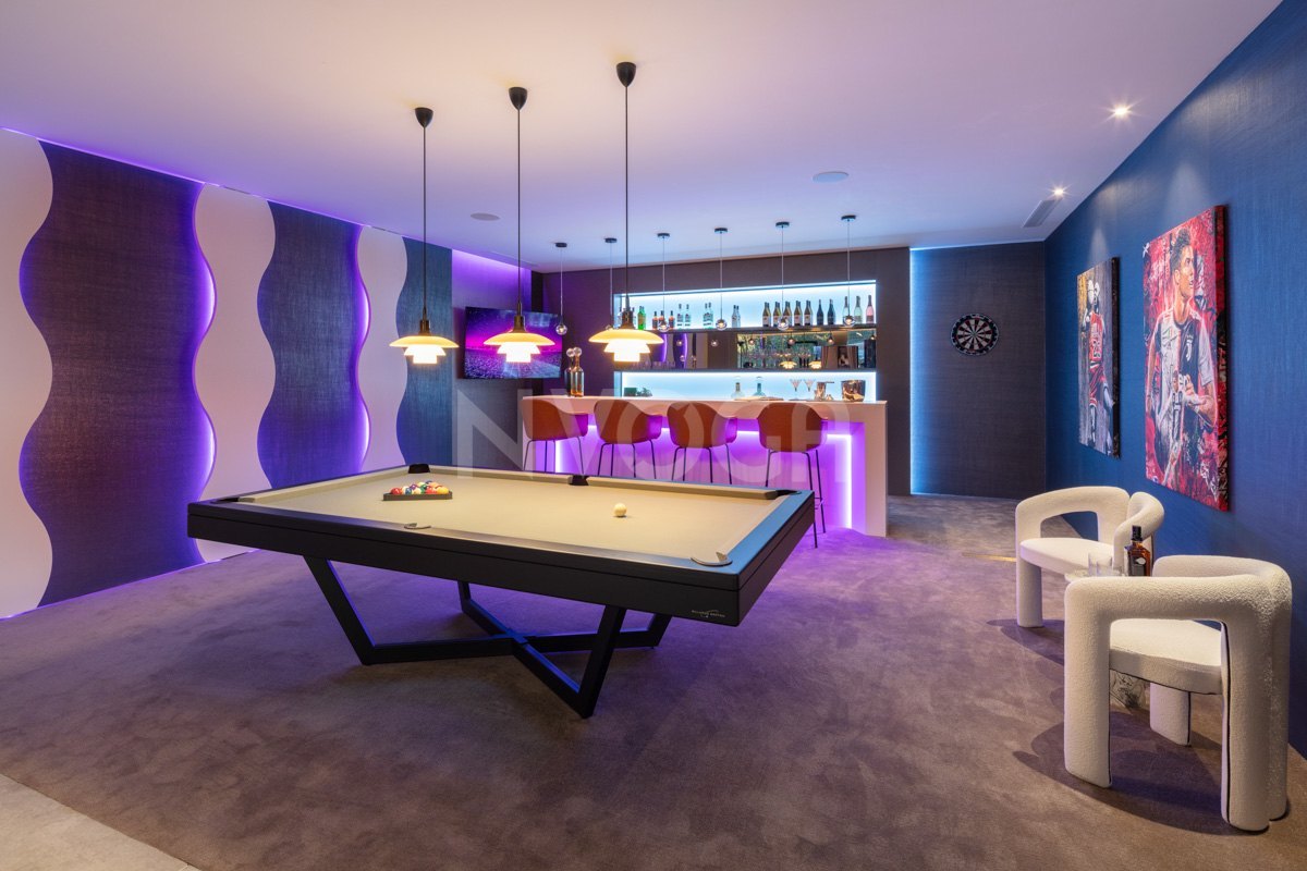 Magnificent luxury house for sale with modern design in Benahavis.