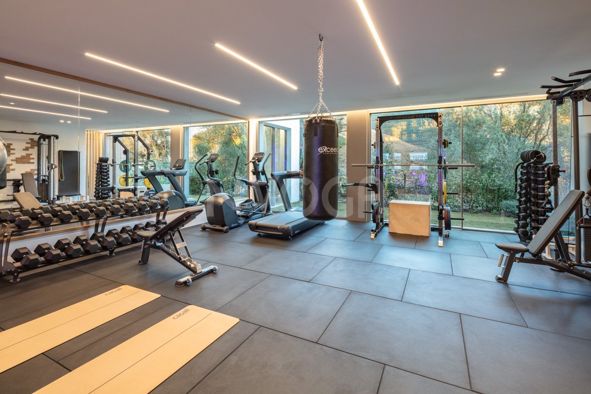 Magnificent luxury house for sale with modern design in Benahavis.