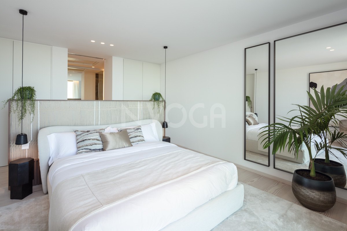 Magnificent luxury house for sale with modern design in Benahavis.