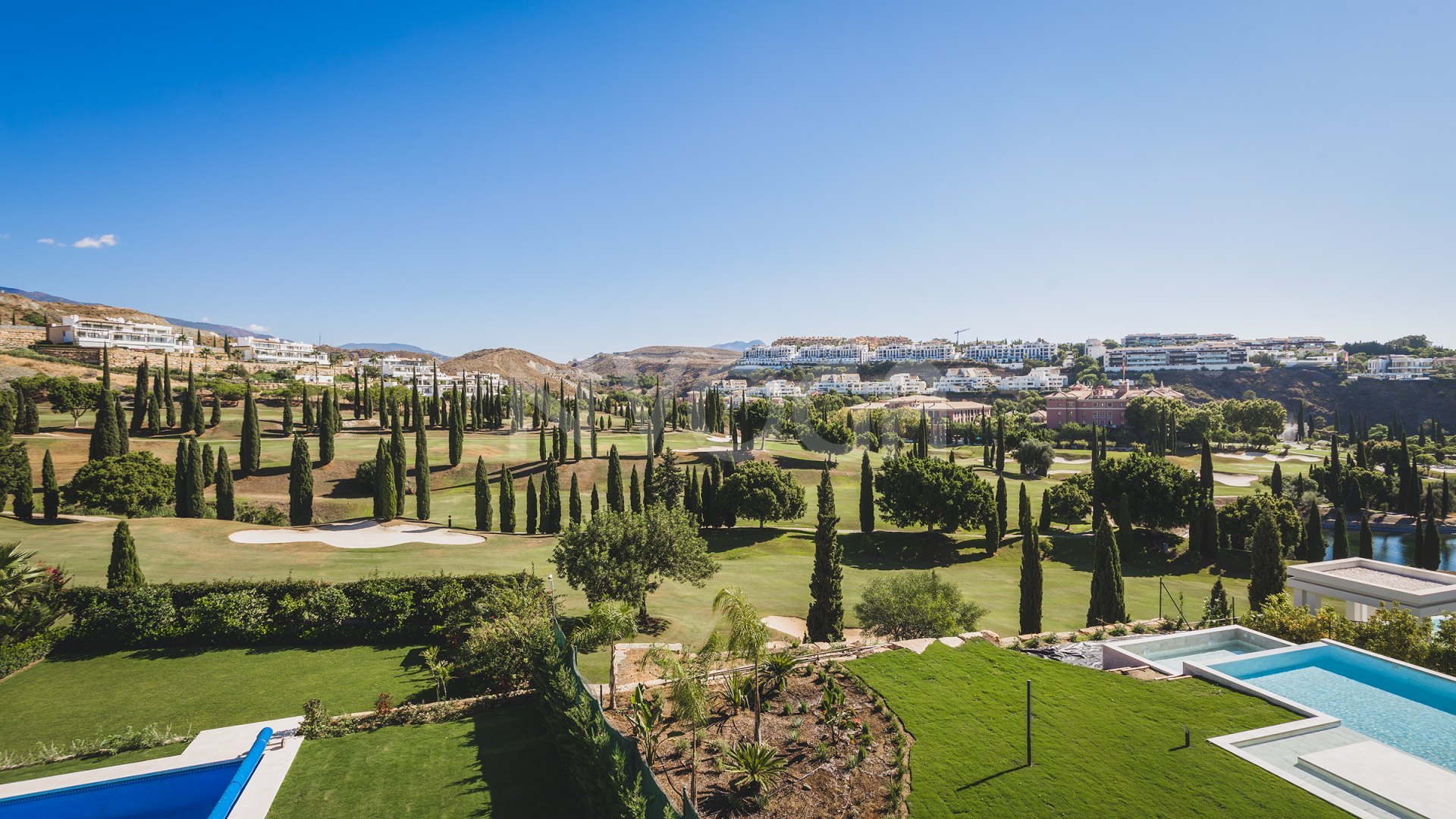 Impressive frontline golf villa with panoramic views in Los Flamingos Golf, Benahavís