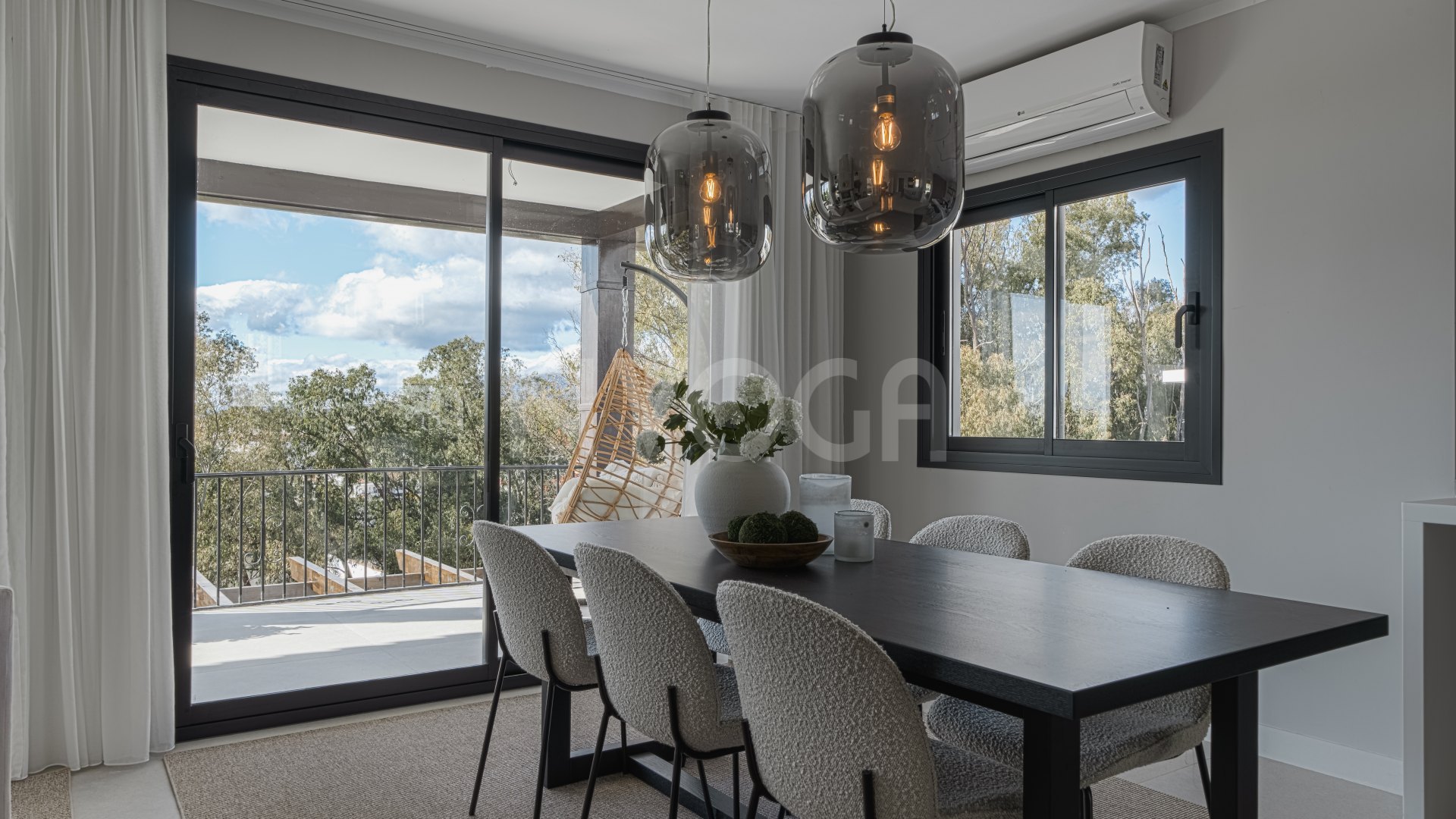 Luxury villa with sea views in Nueva Andalucía