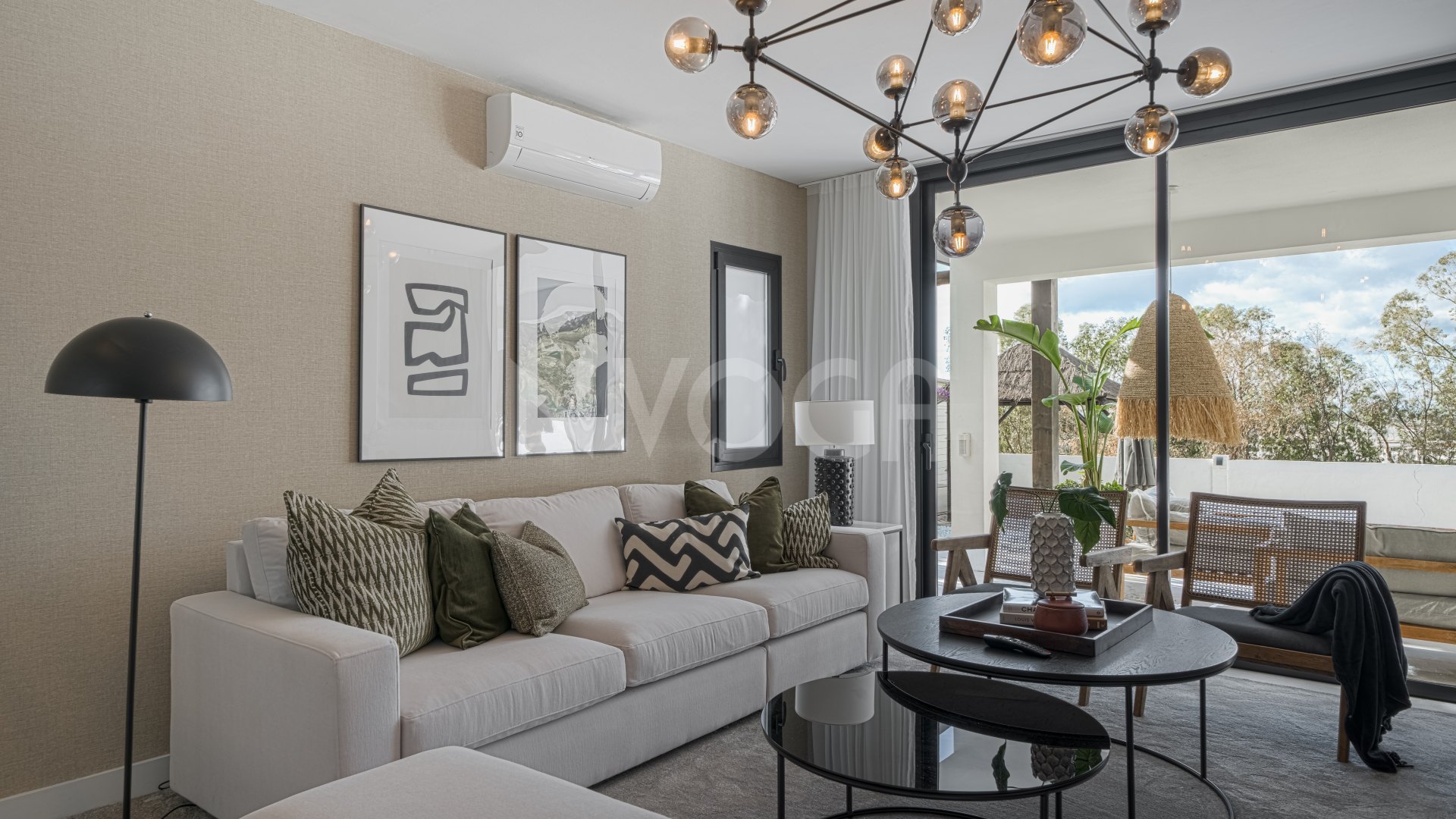 Luxury villa with sea views in Nueva Andalucía