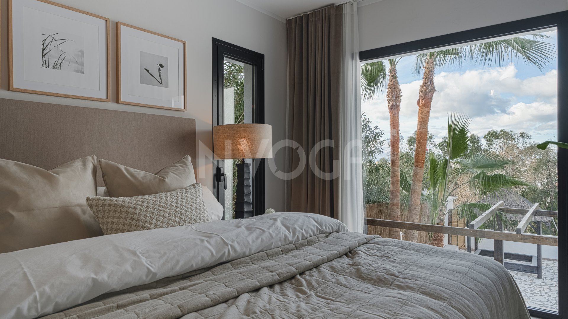 Luxury villa with sea views in Nueva Andalucía