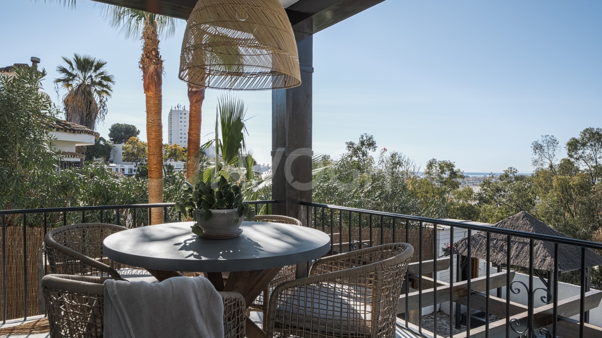 Luxury villa with sea views in Nueva Andalucía