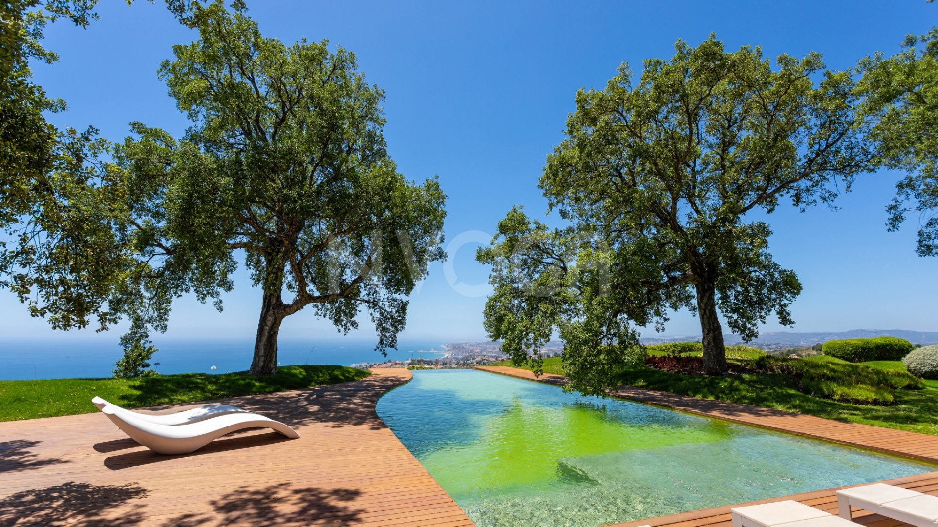 Beautiful 5-bedroom villa with sea views in La Reserva del Higueron, Fuengirola