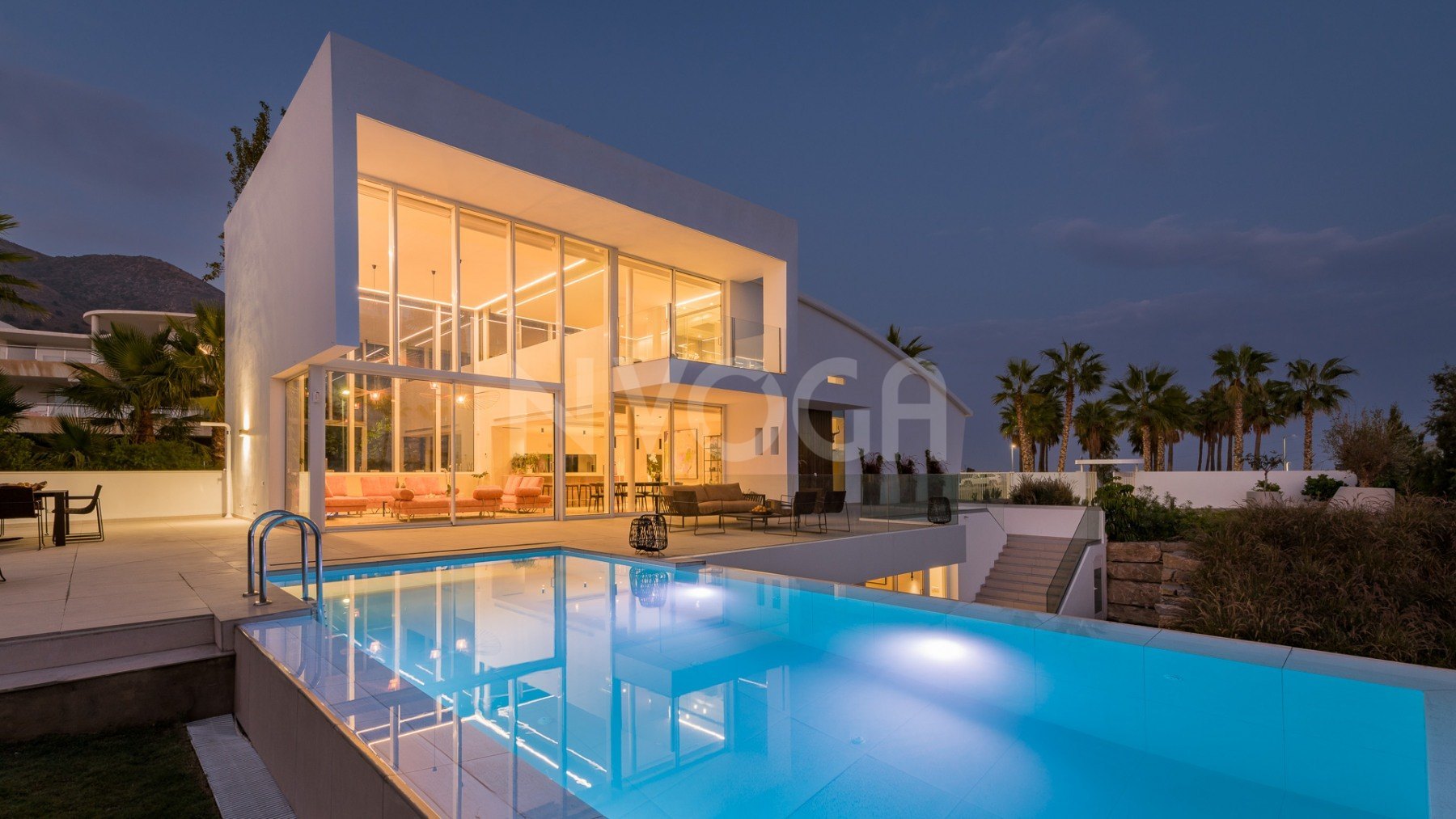 Lujosa villa de 4 habitaciones con vistas a mar en El Higuerón, Fuengirola