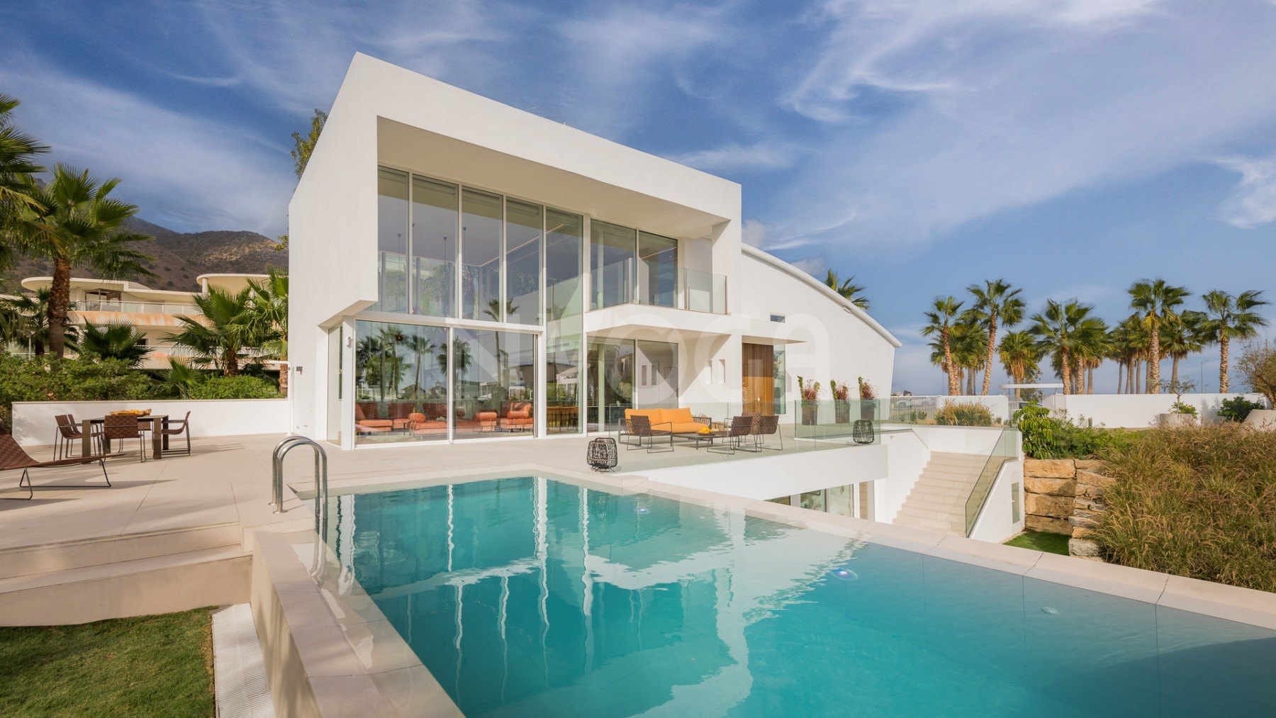 Lujosa villa de 4 habitaciones con vistas a mar en El Higuerón, Fuengirola