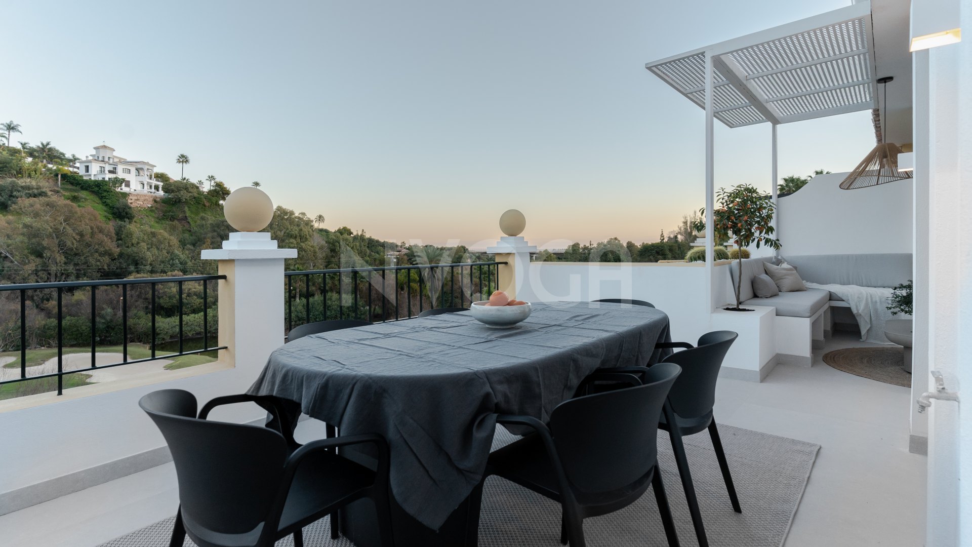 Gorgeous apartment with panoramic sea views in La Quinta, Benahavís