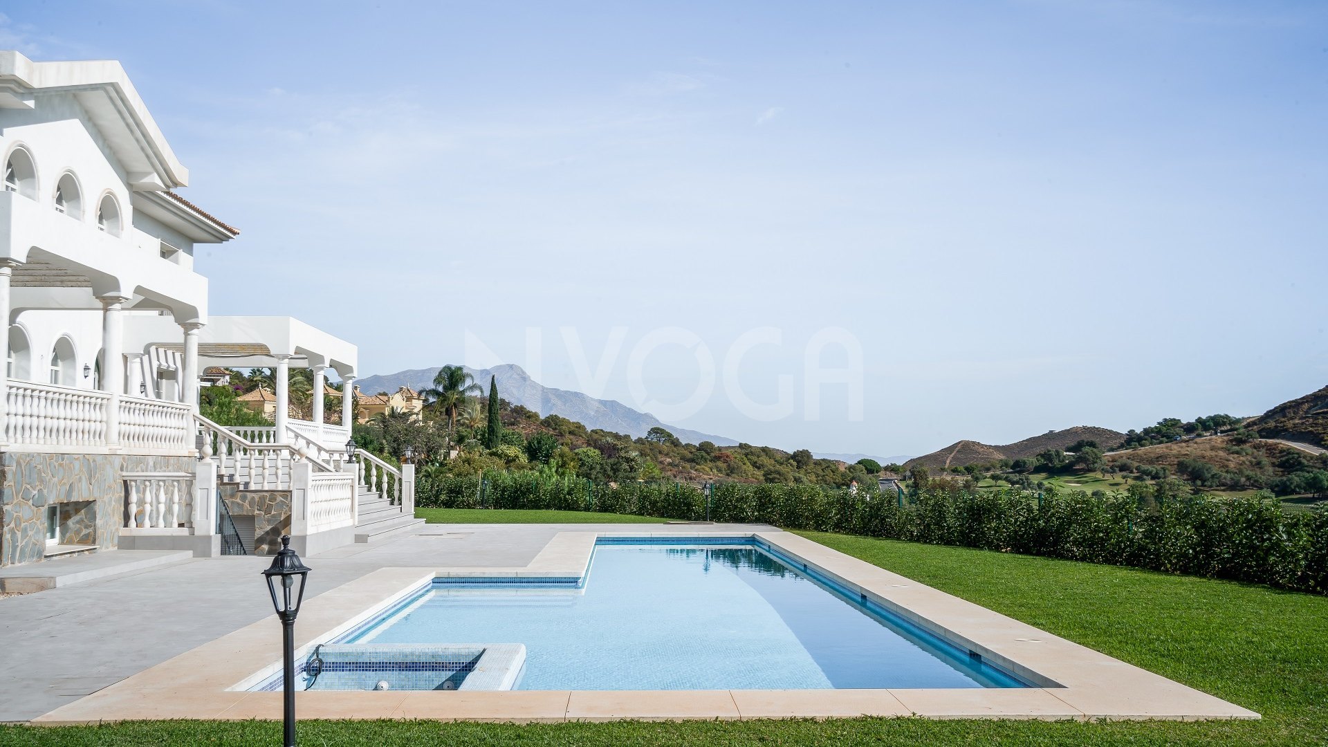 Villa única con vistas al mar en Marbella Club Golf Resort, en Benahavís