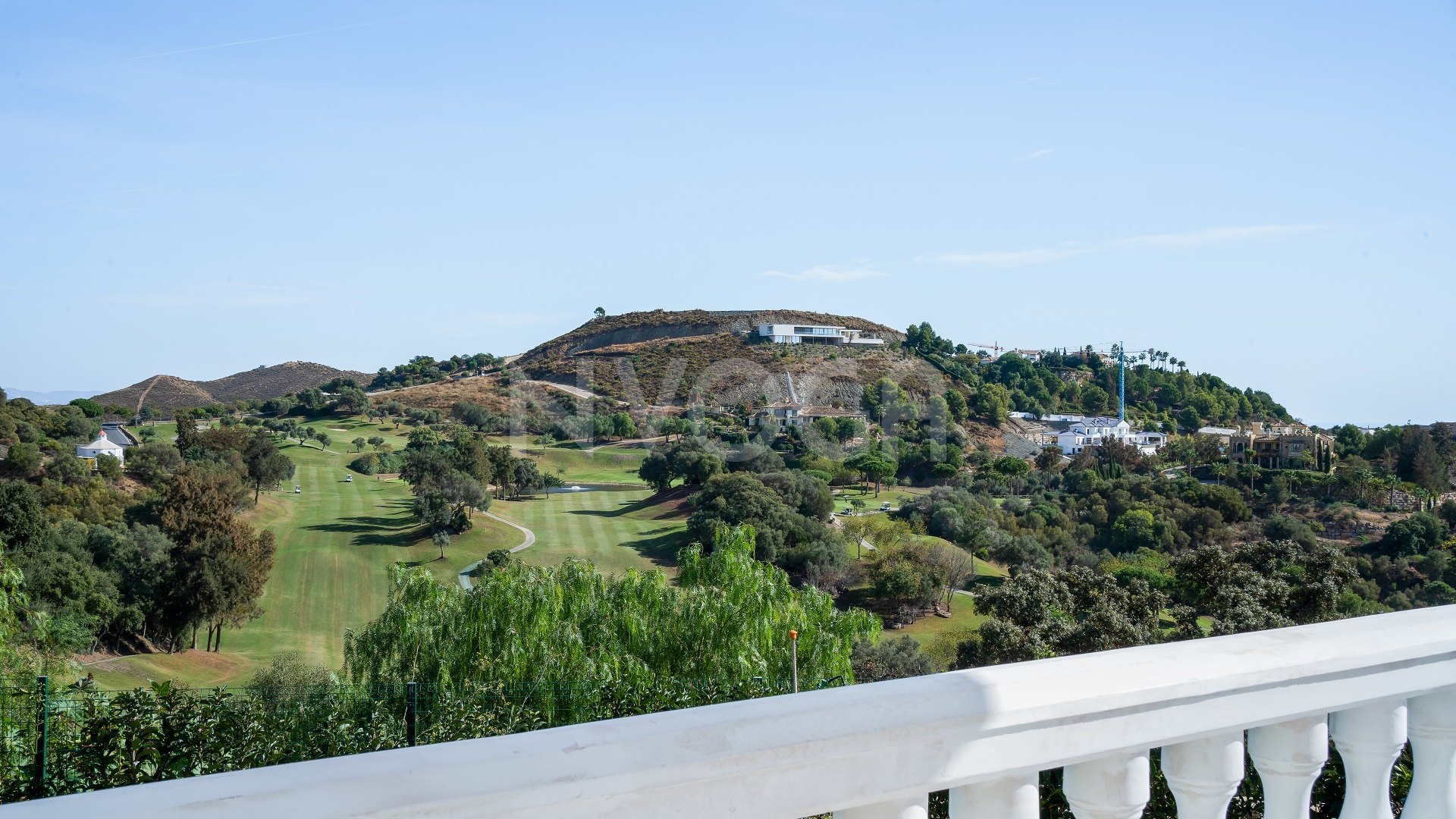 Villa única con vistas al mar en Marbella Club Golf Resort, en Benahavís