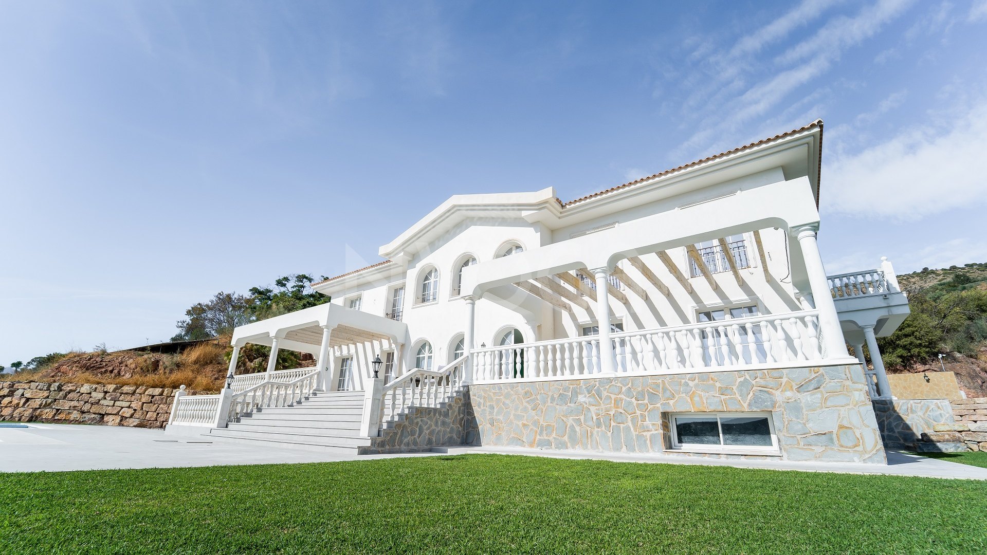 Villa única con vistas al mar en Marbella Club Golf Resort, en Benahavís