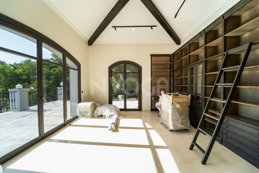 Villa de lujo de 6 dormitorios en la Milla de Oro de Marbella