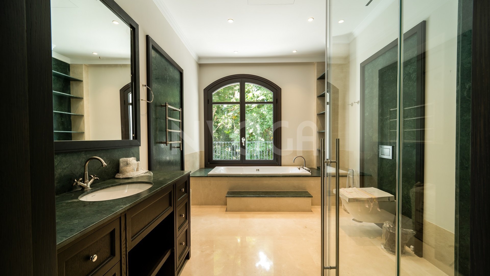 Villa de lujo de 6 dormitorios en la Milla de Oro de Marbella