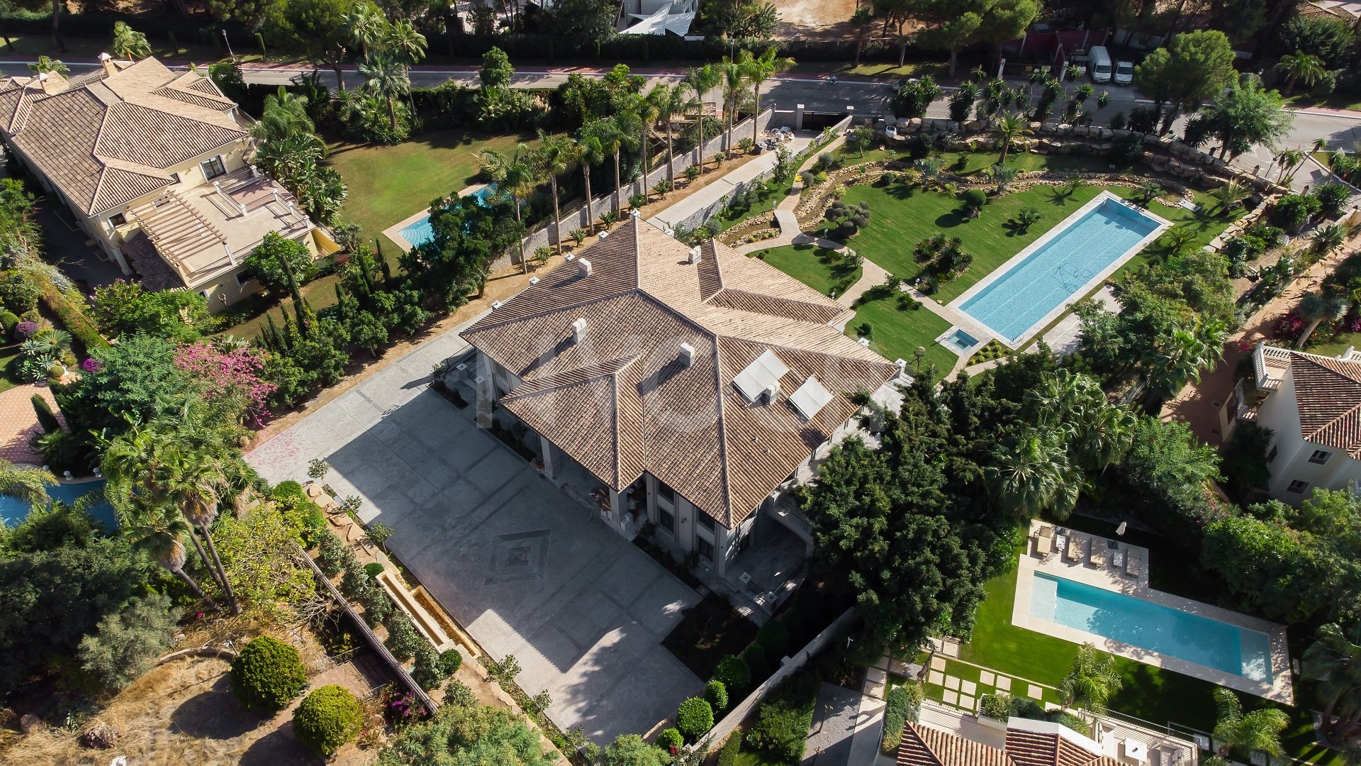 Villa de lujo de 6 dormitorios en la Milla de Oro de Marbella