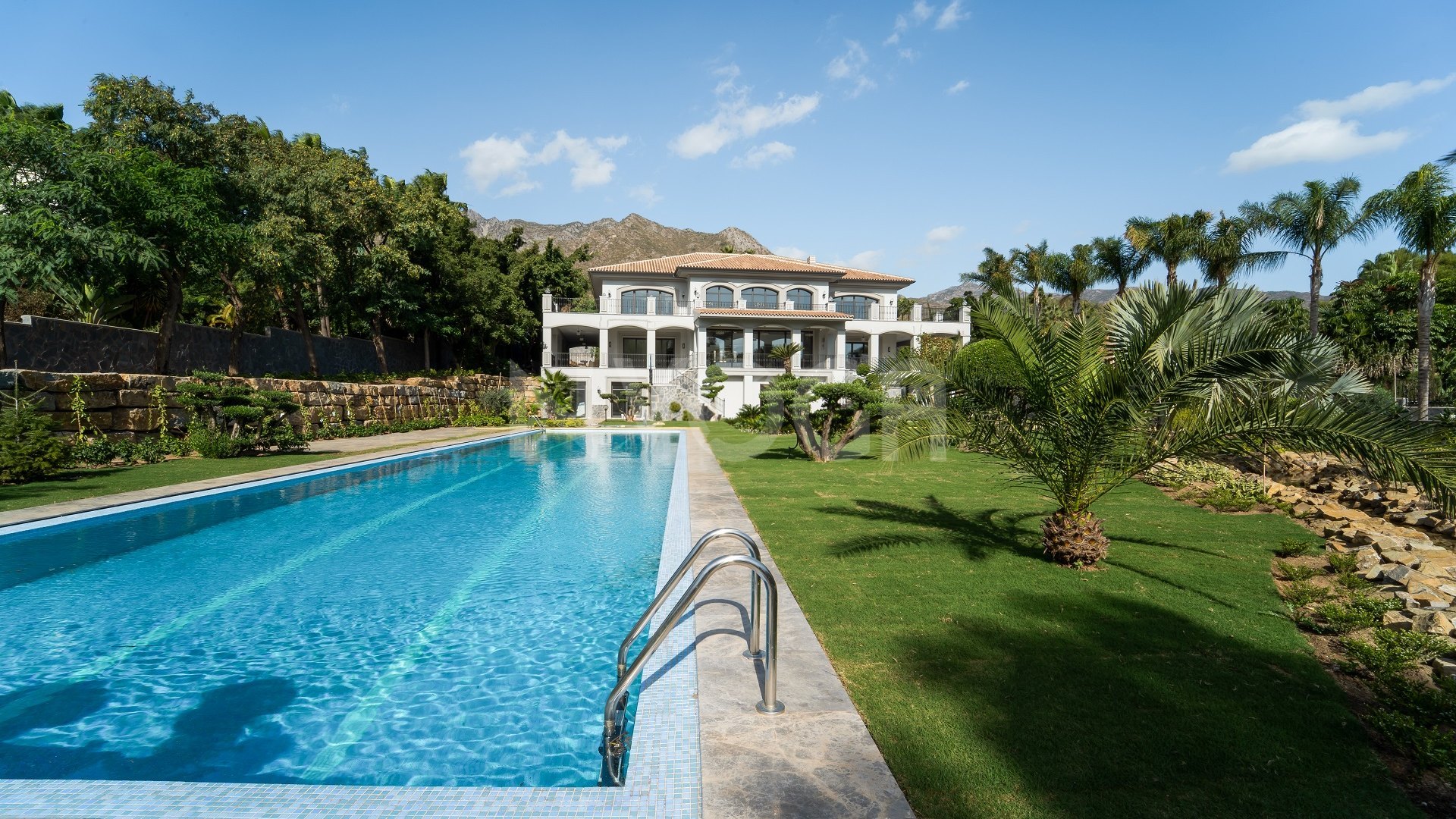 Villa de lujo de 6 dormitorios en la Milla de Oro de Marbella